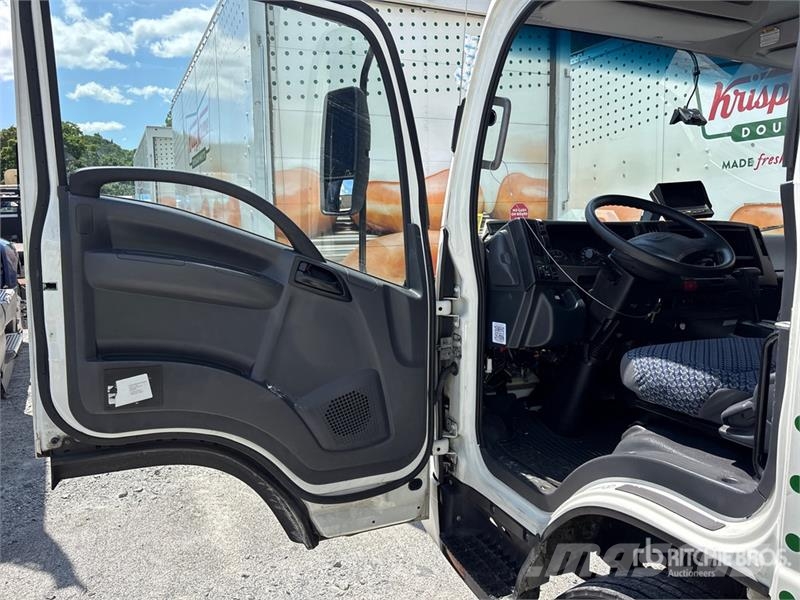Isuzu NPR Caminhões com temperatura controlada