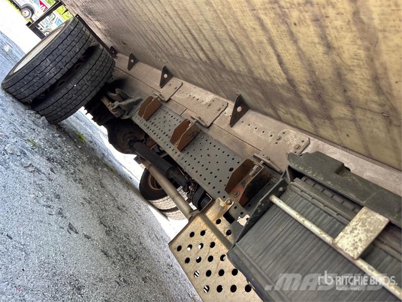 Isuzu NPR Caminhões com temperatura controlada