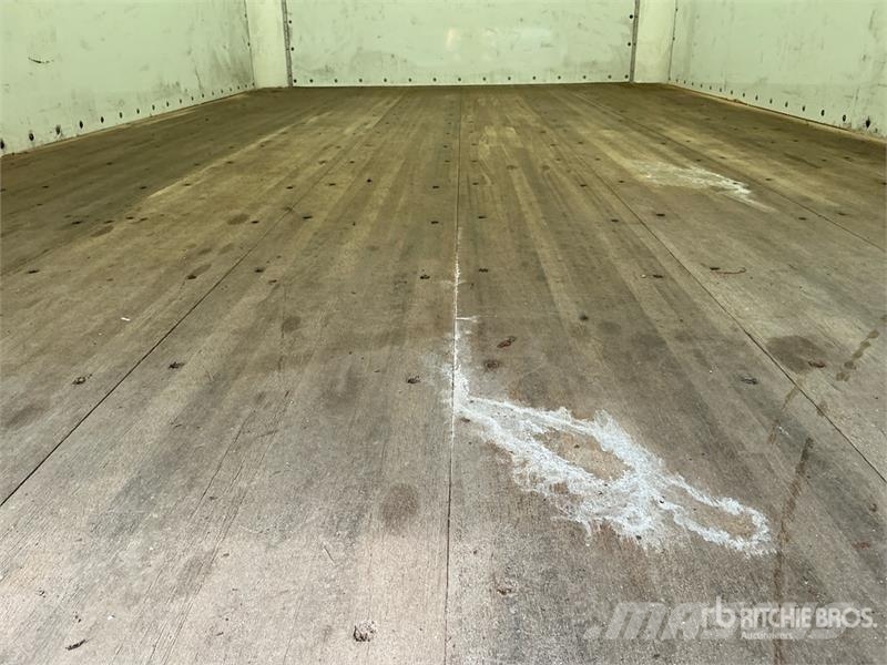 Isuzu NPR Camiones caja cerrada