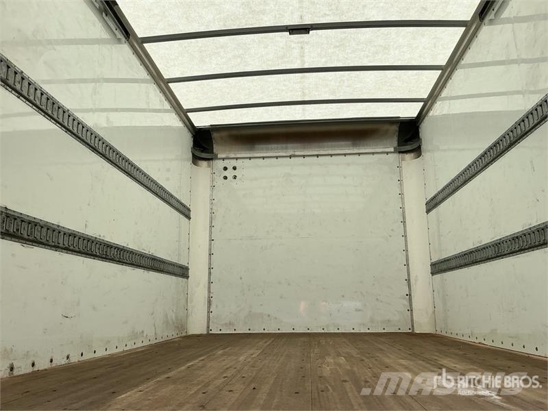 Isuzu NPR Camiones caja cerrada