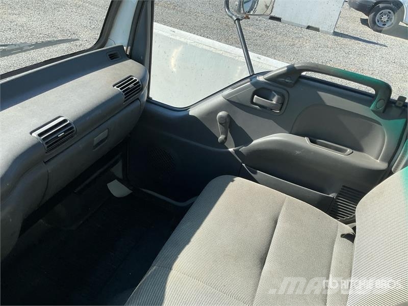 Isuzu NPR Kamioni sa otvorenim sandukom