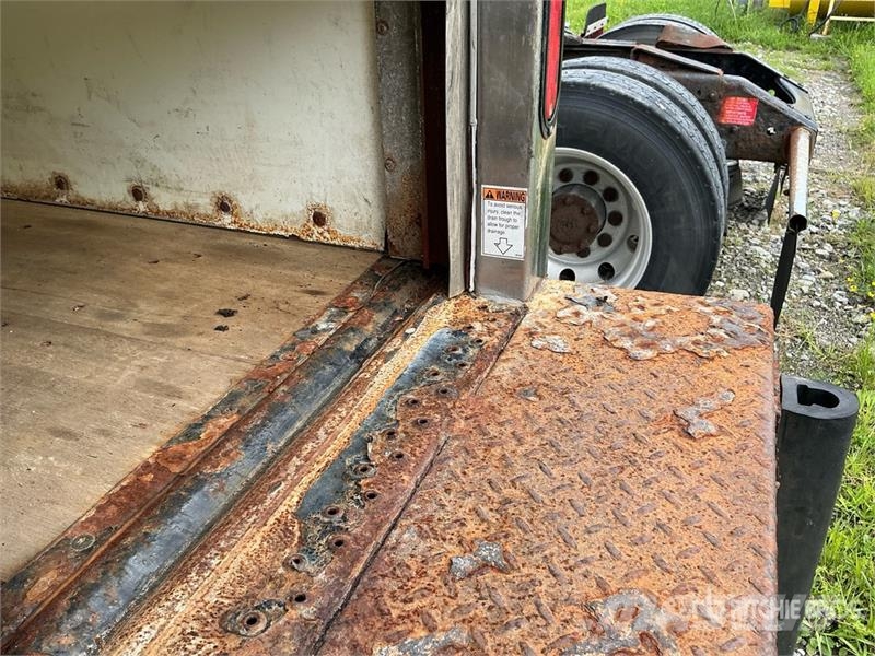 Isuzu NPR Camiones caja cerrada