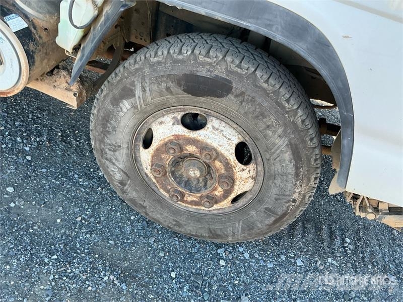 Isuzu NPR Skapbiler