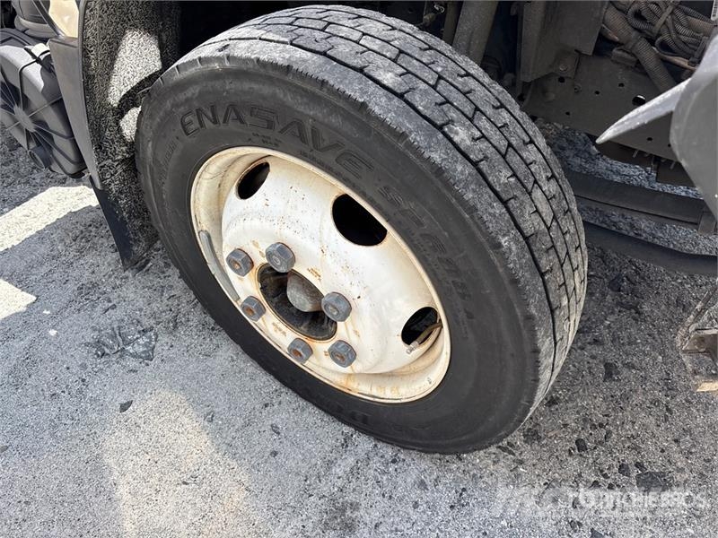 Isuzu NPR Caminhões com temperatura controlada
