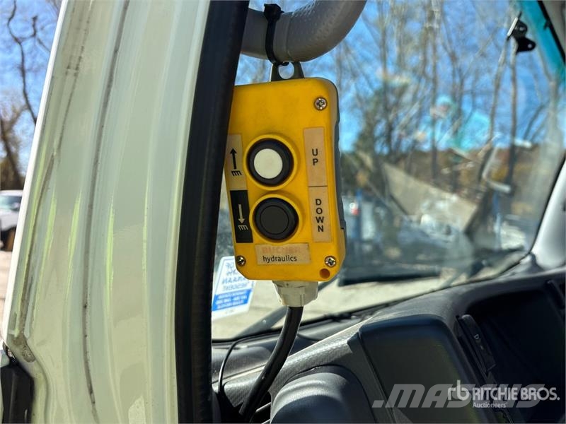 Isuzu NPR Tippbilar