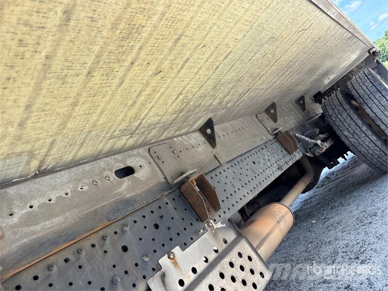 Isuzu NPR Caminhões com temperatura controlada