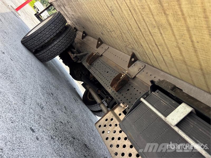 Isuzu NPR Caminhões com temperatura controlada