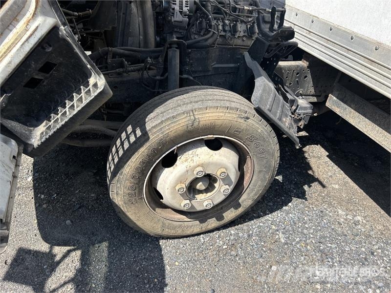 Isuzu NPR Bakwagens met gesloten opbouw