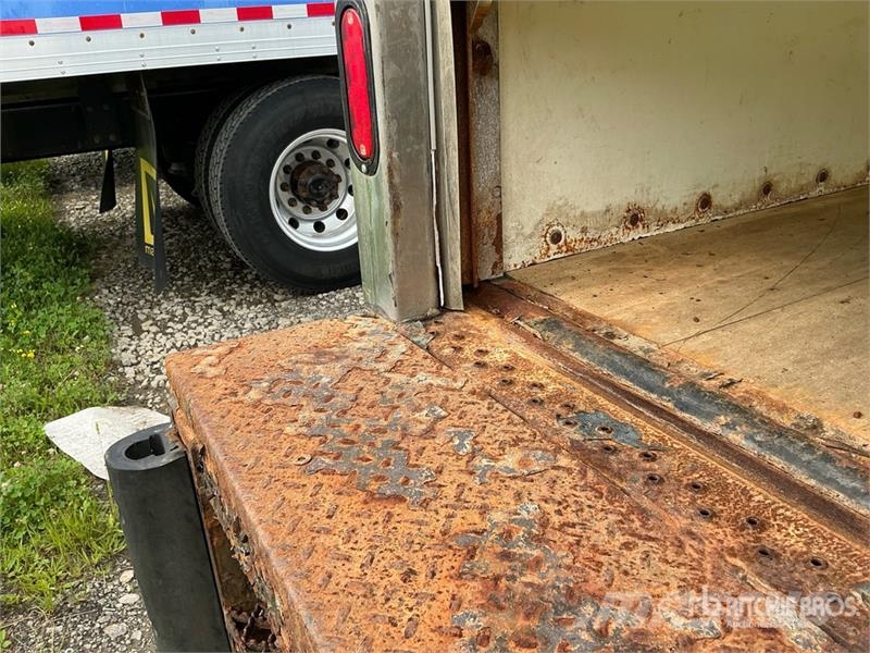 Isuzu NPR Camiones caja cerrada
