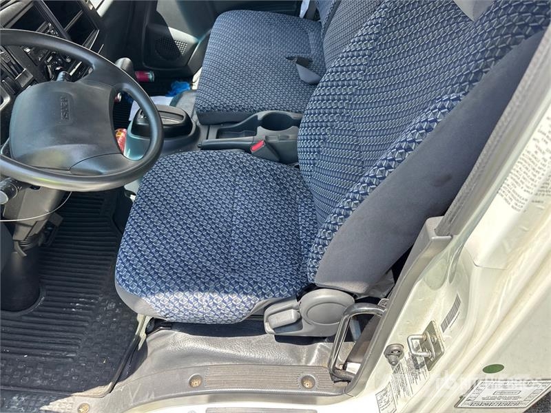Isuzu NPR Caminhões com temperatura controlada