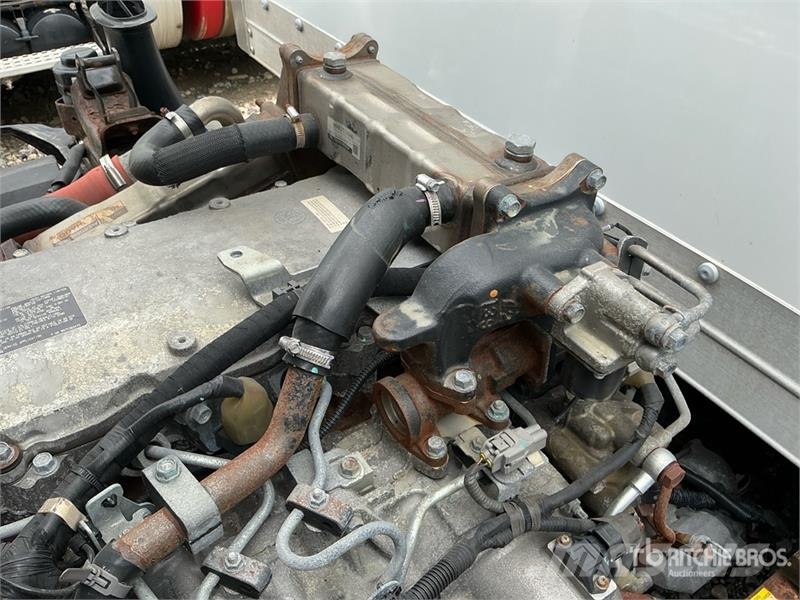 Isuzu NPR Camiones caja cerrada