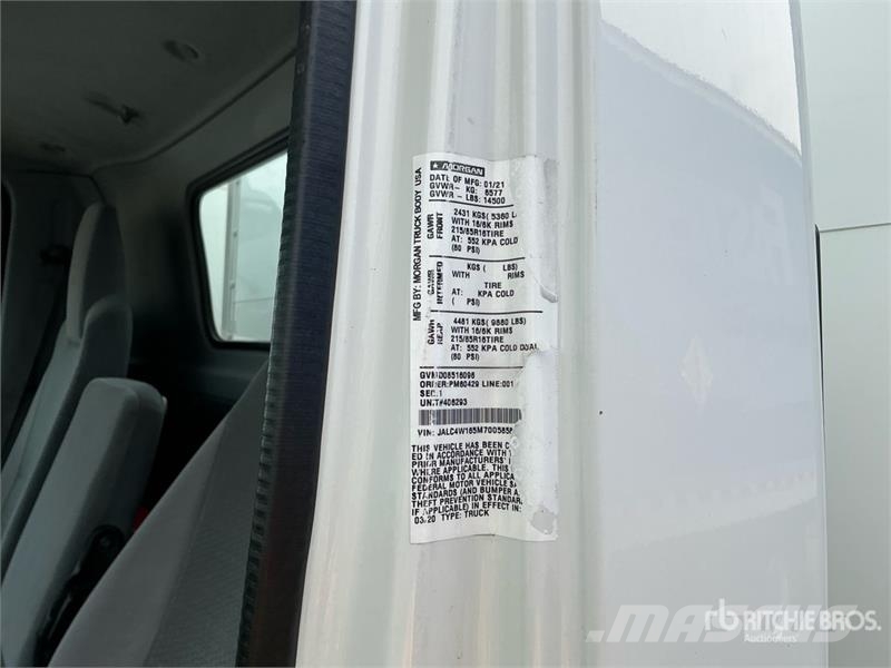 Isuzu NPR Camiones caja cerrada
