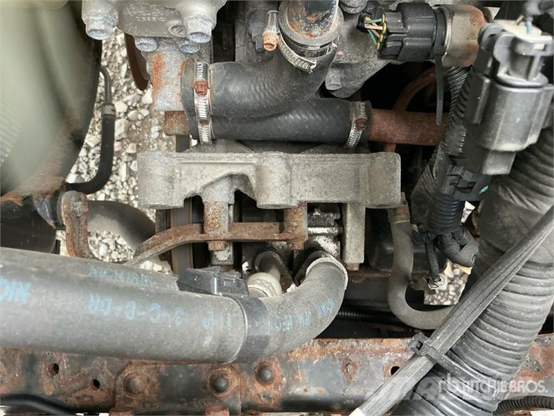 Isuzu NPR Camiones caja cerrada