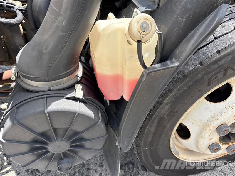 Isuzu NPR Caminhões com temperatura controlada