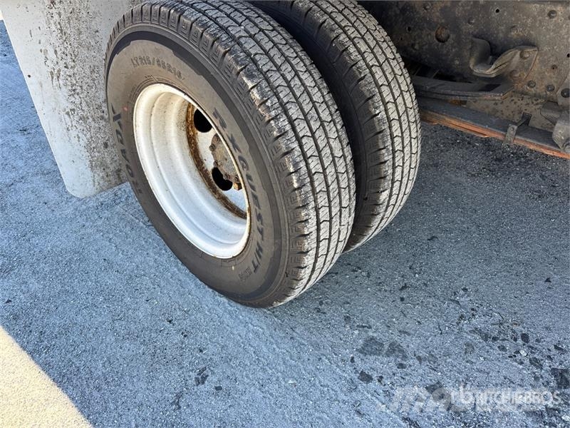 Isuzu NPR Tippbilar