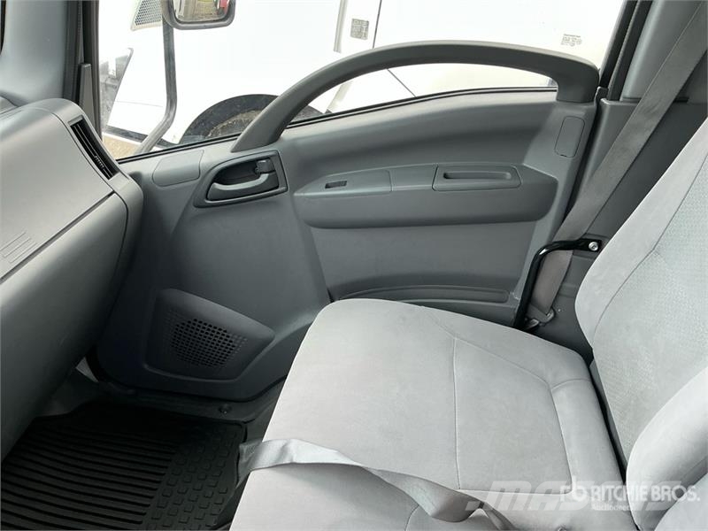 Isuzu NPR Camiones caja cerrada