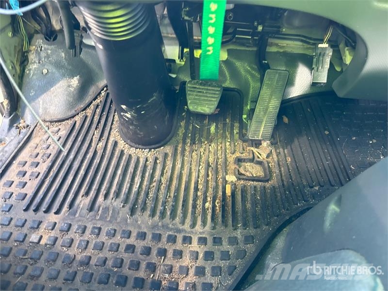 Isuzu NPR Tippbilar
