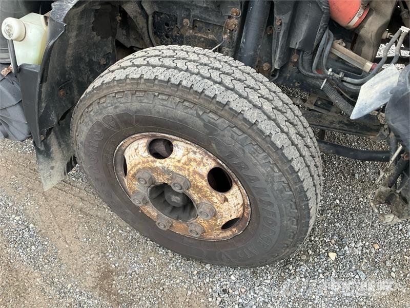 Isuzu NPR Camiones plataforma