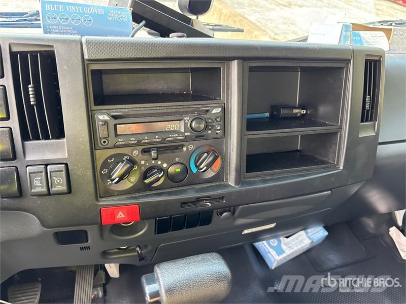 Isuzu NPR شاحنات بدرجة حرارة قابلة للضبط