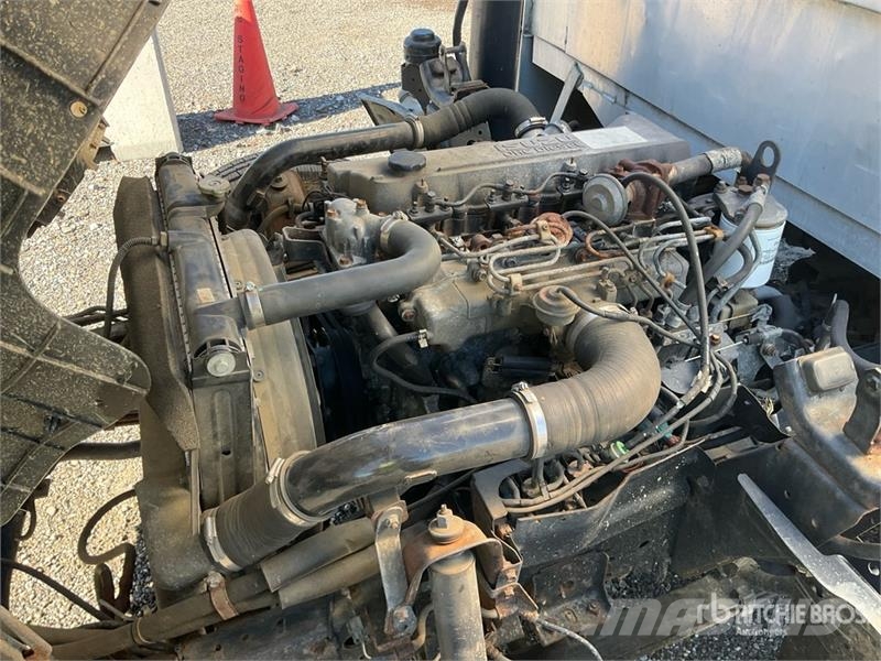 Isuzu NPR Kamioni sa otvorenim sandukom