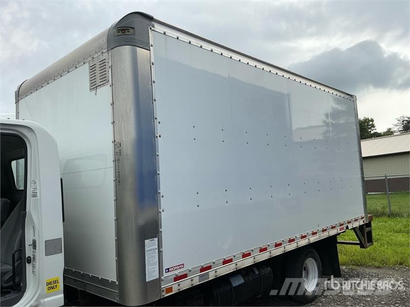 Isuzu NPR Camiones caja cerrada