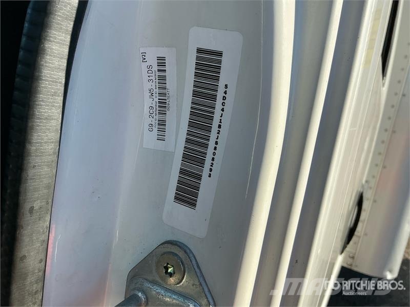 Isuzu NPR 貨箱式卡車