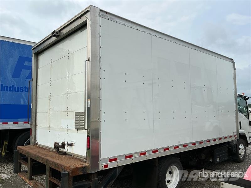 Isuzu NPR Camiones caja cerrada