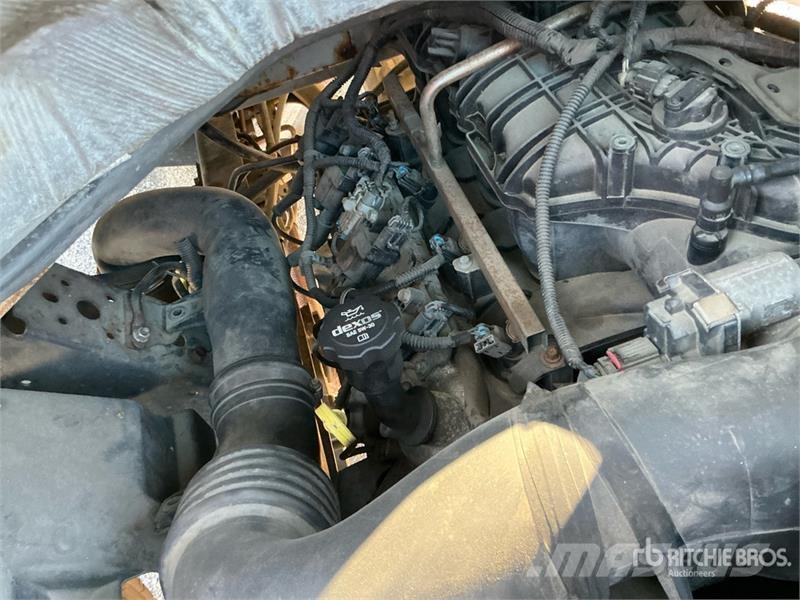 Isuzu NPR 貨箱式卡車
