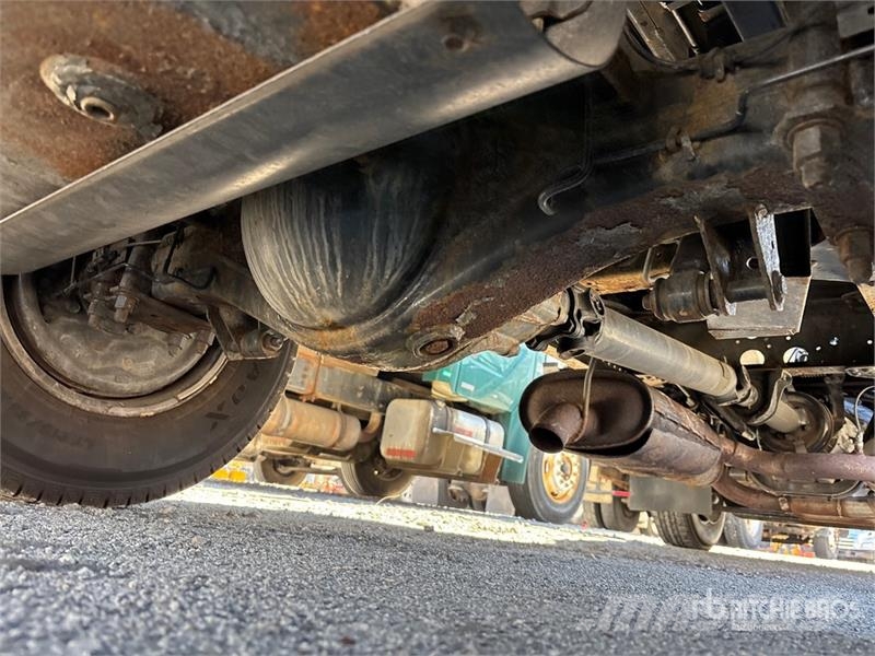 Isuzu NPR Tippbilar