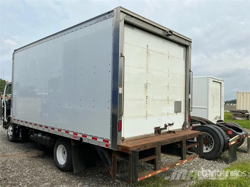 Isuzu NPR Camiones caja cerrada