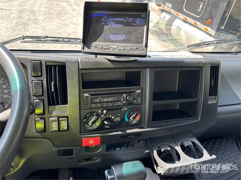Isuzu NPR Caminhões com temperatura controlada