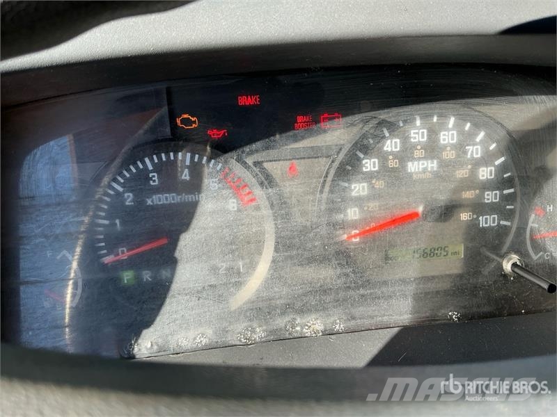 Isuzu NPR 貨箱式卡車