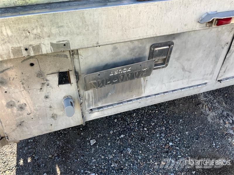 Isuzu NPR Kamioni sa otvorenim sandukom