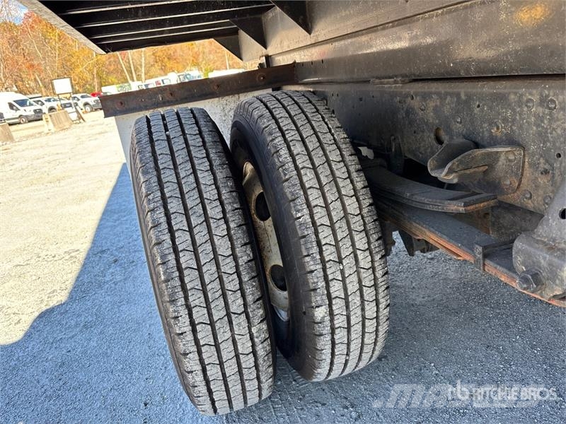 Isuzu NPR Tippbilar