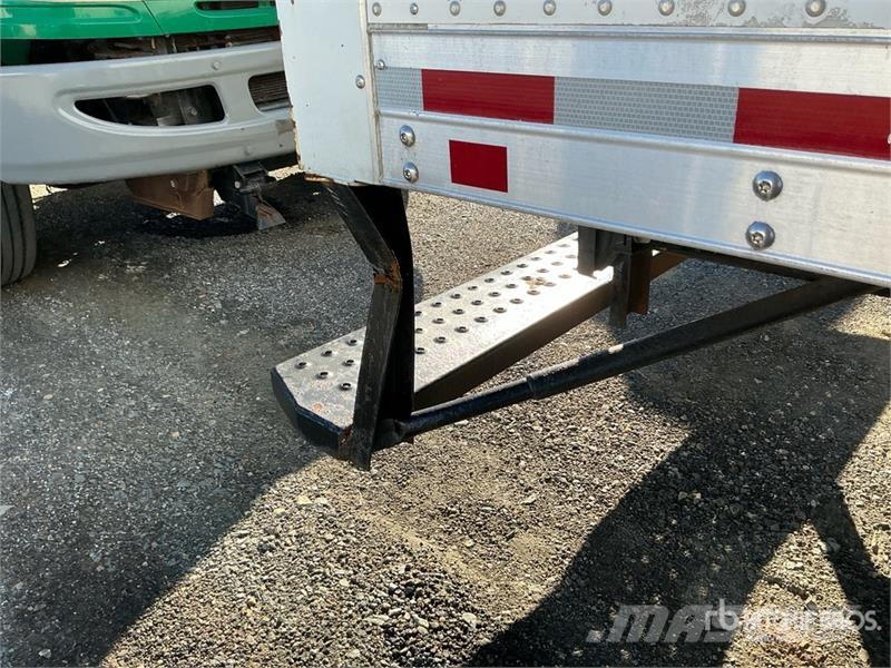 Isuzu NPR 貨箱式卡車