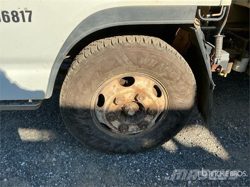 Isuzu NPR Skapbiler