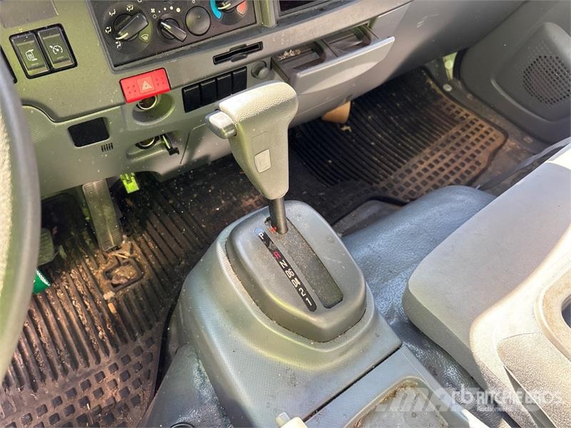 Isuzu NPR Tippbilar