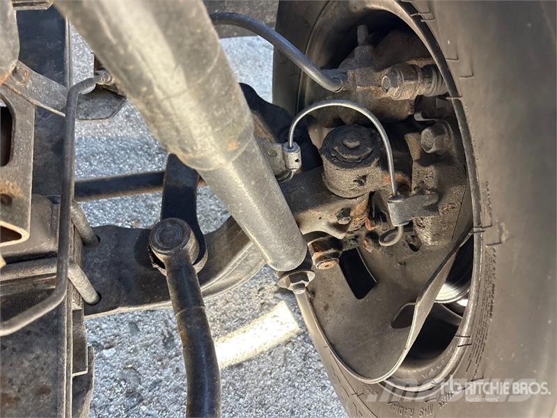 Isuzu NPR Tippbilar