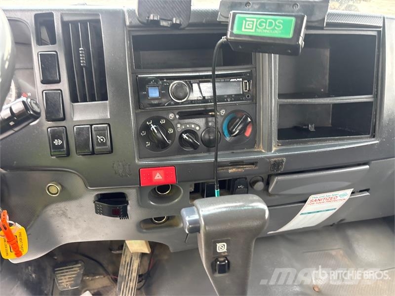 Isuzu NPR Camiones plataforma
