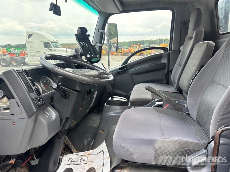 Isuzu NPR Camiones plataforma