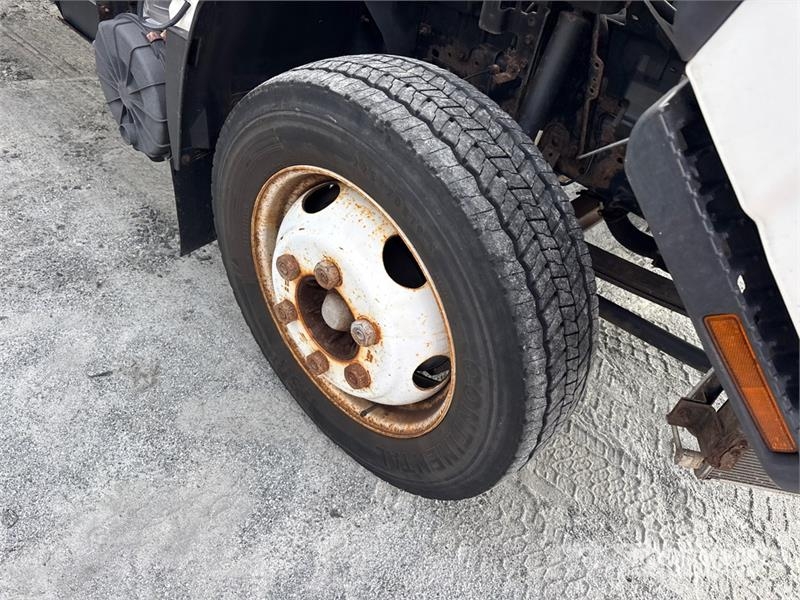 Isuzu NPR Camion cassonati