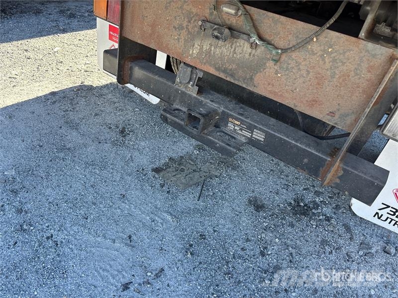 Isuzu NPR Tippbilar
