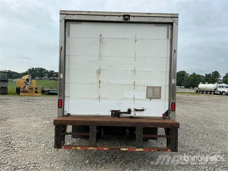 Isuzu NPR Camiones caja cerrada