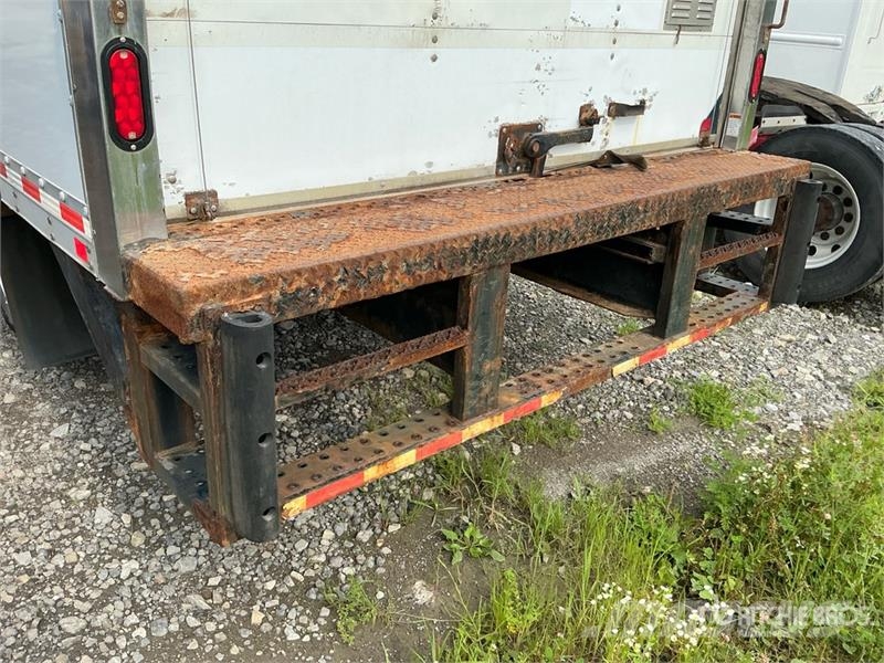 Isuzu NPR Camiones caja cerrada