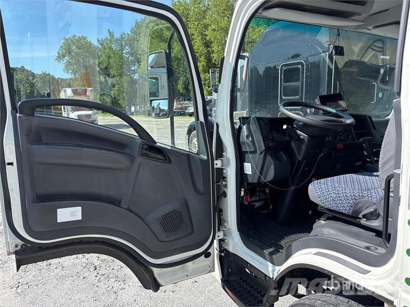 Isuzu NPR Caminhões com temperatura controlada