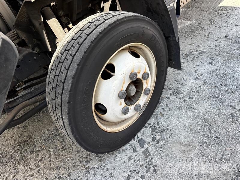 Isuzu NPR Caminhões com temperatura controlada