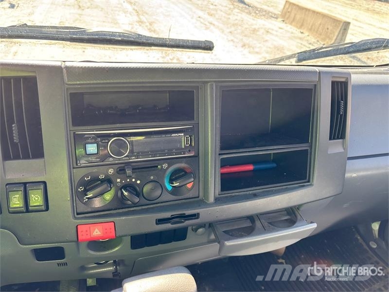 Isuzu NPR Tippbilar