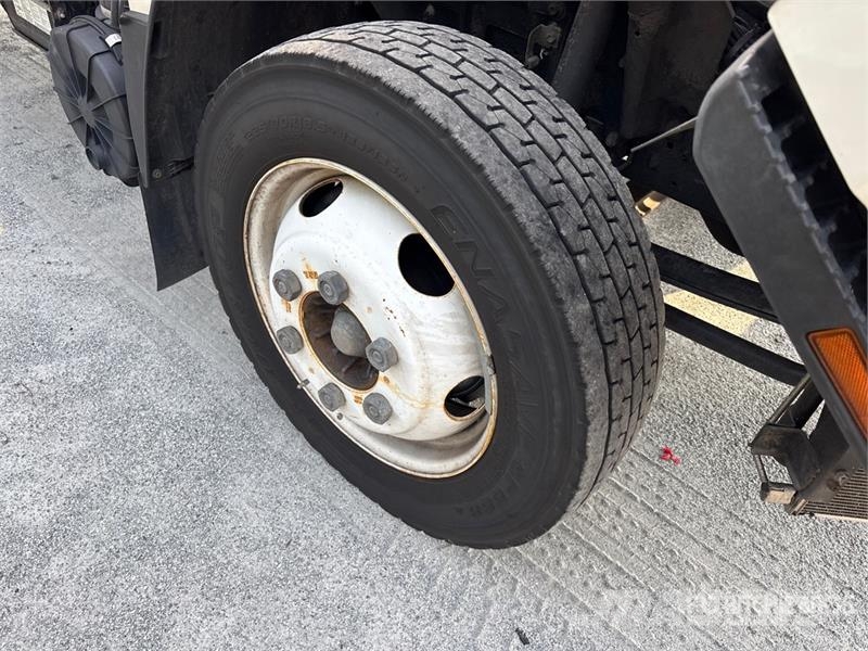 Isuzu NPR شاحنات بدرجة حرارة قابلة للضبط