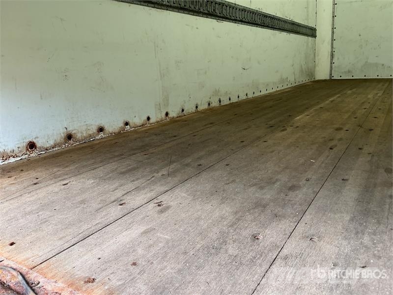 Isuzu NPR Camiones caja cerrada