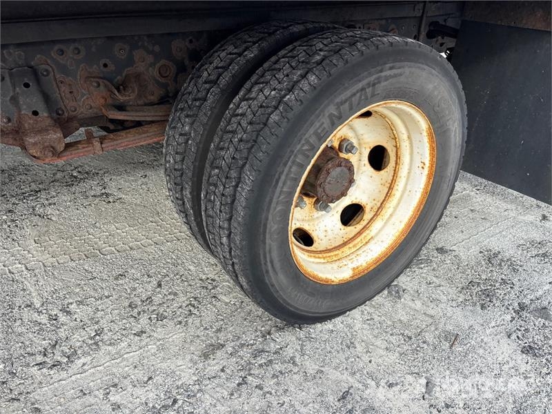 Isuzu NPR Camion cassonati